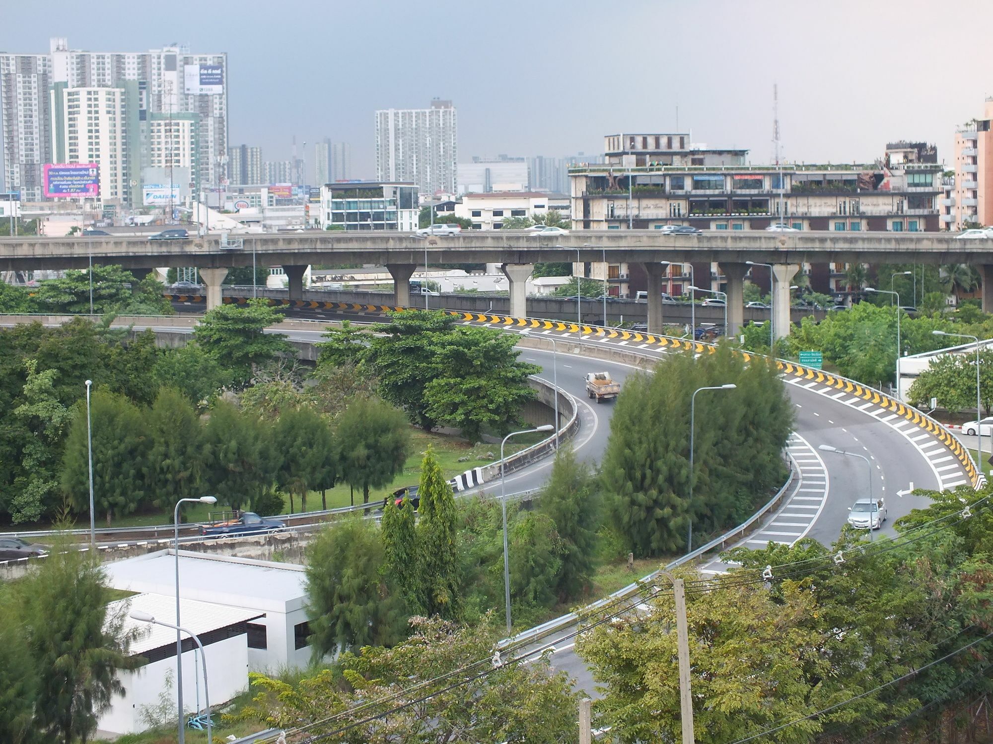 Vanlisut Hotel Ngamwongwan Nonthaburi Exteriör bild